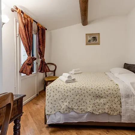 Leonardo Apartment